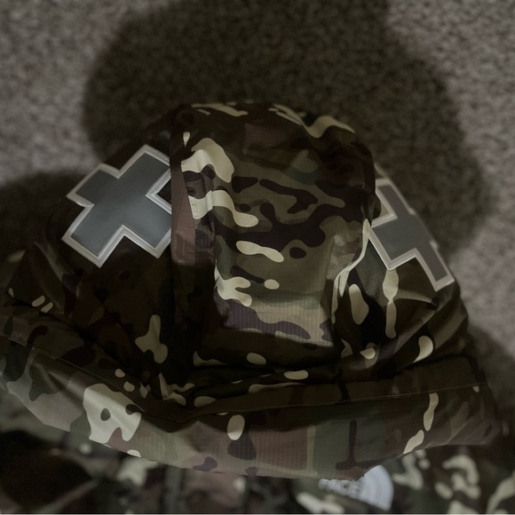 Northface X Supreme Camo Puffer Jacket XL - Picture 6 of 7